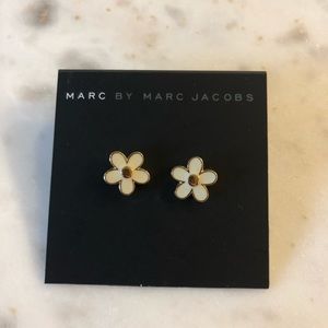 NWT MARC JACOBS DAISY EARRINGS